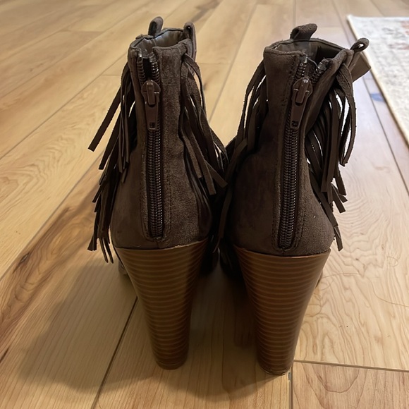 Just fab heel fringe booties 8.5 - Picture 2 of 4